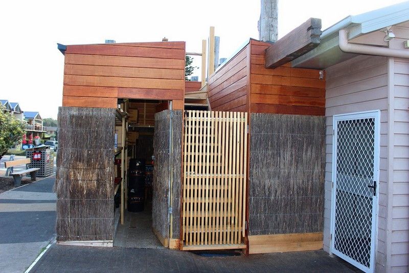 Spotted Gum Cladding And Brush Tea Tree Fencing